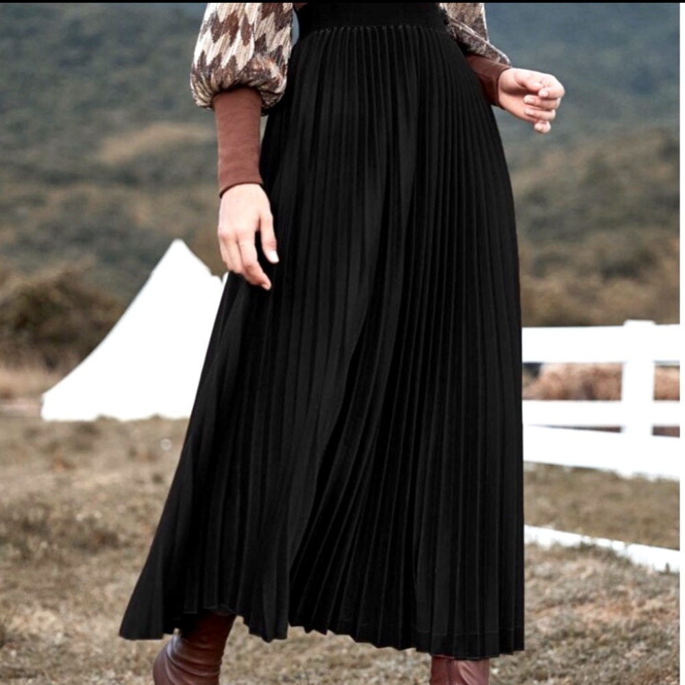 MAGIC Pleaded Midi Skirt NWT